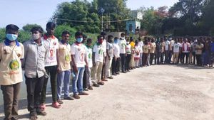  விருதுநகர்:ஆனைக்குட்டம் டேம் ஷட்டர் விவகாரம்-முதல்வருக்கு 1000போஸ்ட் கார்டுகளை அனுப்பிய நாம் தமிழர்