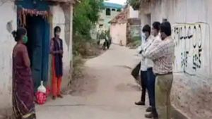 எம்புட்டு குரோதம்...மருமகளை கட்டிபிடித்து கொரோனாவை ஒட்ட வைத்து வீட்டை விட்டும் துரத்தினய மாமியார்! 