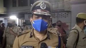 உ.பி கான்பூரில் கோர விபத்தில் சிக்கிய பேருந்து.. 17 பேர் சம்பவ இடத்திலேயே பலி.. 4 பேர் படுகாயம் 