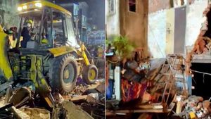 பயங்கர சத்தத்துடன்.. தொப்பென விழுந்த கட்டிடம்.. 11 பேர் உடல் நசுங்கி பலி.. அதிர்ச்சியில் மும்பை..!
