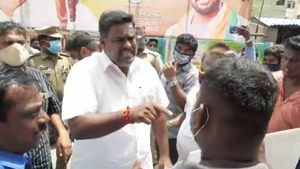 புதுச்சேரியில் ரங்கசாமியின் ஜாதக அரசியலால் வினை.. பாஜக அலுவலகத்தை சூறையாடிய ஜான்குமார் ஆதரவாளர்கள் 