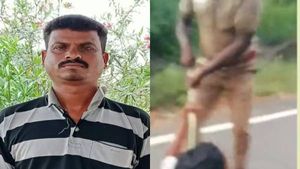 பேசிட்டே இருந்தார் முருகேசன்.. சரமாரி அடி, மரணம்.. வீடியோ வெளியான கொஞ்ச நேரத்திலேயே.. கைதான எஸ்.ஐ