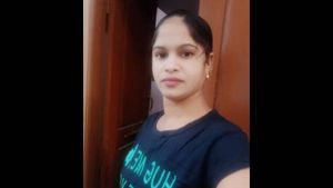 கள்ளக்காதலுக்கு இடையூறு.. 3 வயது சிறுவனை அடித்தே கொலை செய்த தாய்.. போலீஸார் ஷாக் 