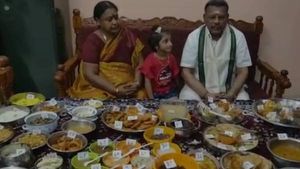 மாமனாரின் 70வது பிறந்த நாளை அசத்திய மருமகள்.. ராமநாதபுரத்தை நெகிழவைத்த சம்பவம்.. வீடியோ  
