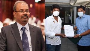 துபாயிலிருந்து தமிழகத்திற்கு நேசக்கரம்... 330 ஆக்சிஜன் உருளைகள் வழங்கிய அமீரகத் தொழிலதிபர்..!