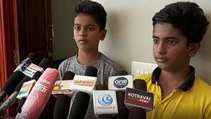 10 ஆண்டுகளுக்கு முன் தாய் இறப்பு.. கொரோனாவால் தந்தையையும் இழந்து தவிக்கும் இரு சிறுவர்கள் 