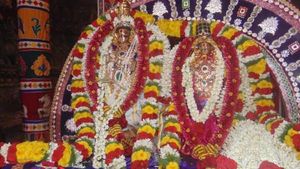 தஞ்சை பெரிய கோவிலில் பெருவுடையார்-பெரியநாயகி அம்மனுக்கு திருக்கல்யாணம் கோலாகலம் 