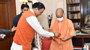 செம மூவ்.. அதிருப்தியில் பெருந்தலைகள்.. நேரில் சென்று சமாதானம் பேசும் யோகி.. ஸ்கெட்ச் ஒர்க் ஆகுமா? 