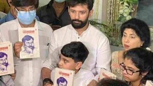 பீகார்: சித்தப்பாவுடன் உரசல்.. கட்சியை கட்டுப்படுத்த சிராக் பாஸ்வான் மூவ்.. அரசியல் யாத்திரை ஆரம்பம்