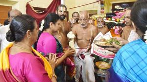  காஞ்சிபுரம் காமாட்சி அம்மன் கோவிலில் முதல்வர் மனைவி துர்கா ஸ்டாலின் வழிபாடு! 