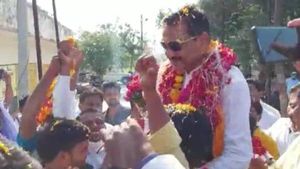 உத்தரபிரதேச உள்ளாட்சி தேர்தலில் பா.ஜக அமோக வெற்றி..  அகிலேஷ் யாதவின் சமாஜ்வாதி கட்சிக்கு பின்னடைவு!