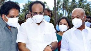 கீழடி ..  'அள்ள அள்ளக் குறையாத தமிழ்ப் பண்பாட்டுச் செல்வம்'.. தங்கம் தென்னரசு ட்வீட் ! 
