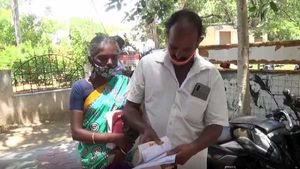 2 மாத தவணை கட்டலை.. வீடு புகுந்து பொருட்களை வீசி எறிந்த தனியார் பைனான்ஸ்.. நெல்லையில் பரபரப்பு 