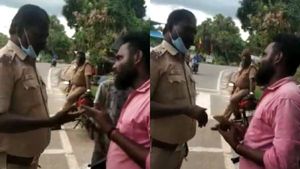 எங்ககிட்ட 4 எம்எல்ஏ இருக்காங்க.. மாஸ்க்  அணியாட்டி என் வண்டியை நிறுத்துவீங்களா.. விசிக வழக்கறிஞர் 
