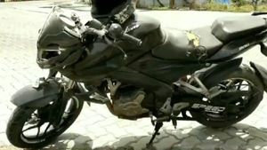  பைக் மீது  தண்ணீர் லாரி மோதி  விபத்து.. உயிரிழந்த இளைஞர்.. பதைபதைக்க வைக்கும் சிசிடிவி காட்சி