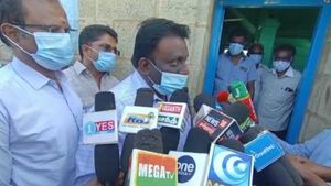 நிரம்பியது வைகை அணை.. 69 அடியை எட்டியதால்.. உபரி நீர் திறப்பு.. கரையோர மக்களுக்கு 3ம் கட்ட வார்னிங் 