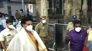 பள்ளிகள் திறப்பு எப்போது.. 'தனியார் பள்ளி கல்வி கட்டணம்'.. முக்கிய தகவலை வெளியிட்ட அமைச்சர்! 
