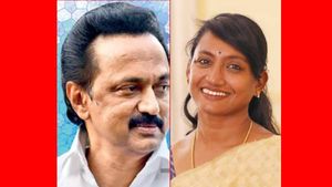 ஸ்டாலினிடம் சபாஷ்.. கெத்து காட்டும் கலெக்டர் திவ்யா.. கிராமப்புறங்களிலும் தடுப்பூசி.. மாஸ் நீலகிரி 