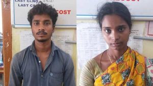அந்த கோலத்தில்.. கையும் களவுமாக பிடித்த கணவன்.. கழுத்தை நெரித்துக் கொன்ற மனைவி..  கடலூர் ஷாக் 