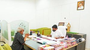 பிடிஆரை திடீரென தேடிச்சென்று சந்தித்த சி.ரங்கராஜன்.. 'பலமான கோரிக்கை'.. என்னவாக இருக்கும்? 