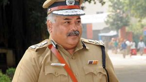 பெண் ஐபிஎஸ் அதிகாரிக்கு பாலியல் தொல்லை : முன்னாள் டிஜிபி மீது குற்றப்பத்திரிக்கை தாக்கல் 