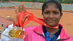  மதுரை சக்கிமங்கலம் டூ டோக்கியோ...ஒலிம்பிக் தடகள போட்டியில் பங்கேற்கும் ரேவதிக்கு குவியும் பாராட்டு 