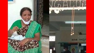 தாலியை வாசற்படியில் தொங்கவிட்ட விதவை பெண்.. குமுறி குமுறி அழுது.. தாசில்தார் ஆபீசில் திடீர் பரபரப்பு