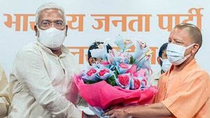 உ.பி. உள்ளாட்சி தேர்தல்.. பாஜக அமோக வெற்றி.. மோசடி வெற்றி என அகிலேஷ் புகார் 