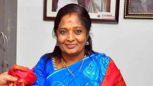 தினமும் பிரார்த்திக்கிறேன்,3ஆம் அலை ஏற்படக்கூடாது.. கொரோனாவுக்கு சிலைகூட வைக்கிறேன்.. ஆளுநர் தமிழிசை