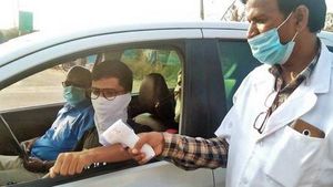 கொரோனா.. பயணிகளுக்கான ரூல்சை திடீரென மாற்றிய கர்நாடகா.. ஒசூர் எல்லையில் காத்துகிடக்கும் வாகனங்கள் 