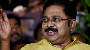 அதிமுக சிக்கி தவித்துக் கொண்டு இருக்கிறது.. டிடிவி தினகரன் விமர்சனம்