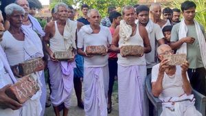 அன்று உதயநிதி விதைத்த விதை.. அதே யுத்தியை கையிலெடுத்து இன்று பீகாரிலும் மக்கள் போராட்டம் 