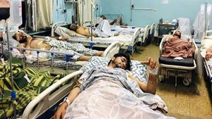 நடு இரவில் எமர்ஜென்சி அறைக்கு சென்ற பிடன்.. காபூலில் நடந்தது தொடக்கம்தான்.. எச்சரிக்கும் அமெரிக்கா! 