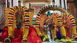 மதுரையில் இன்று முதல் சிவன் ஆட்சி - வளையல் விற்று லீலை செய்த சிவனுக்கு பட்டாபிஷேகம் கோலாகலம்