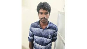 பாலியல் தொழிலுக்கு அழைப்பது போல் ஒரு பெண்ணின் புகைப்படத்தை பேஸ்புக்கில் போட்ட நபர் கைது 