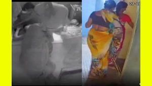 விடிகாலையில்.. அப்பார்ட்மென்ட்டிற்குள்.. சிக்கிய 4 பெண்கள்.. 2 அண்ணன்களும் உடந்தை.. கோவை ஷாக்