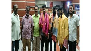 வாட்டிய வறுமை.. போட்டியில் பங்கேற்க முடியாமல் தவித்த வீரர்கள்.. திருச்சி கலெக்டர் செய்த பேருதவி! 