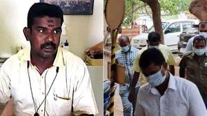 வியாபாரியை மிரட்டி லஞ்சம் : பொறிவைத்து பிடித்த லஞ்ச ஒழிப்பு துறையினர்: 2 போலீஸார் கைது 