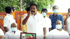  பிடிஆர் பழனிவேல் தியாகராஜனை கலாய்த்த செல்லூர் ராஜூ.. அதிரடி பேட்டி 