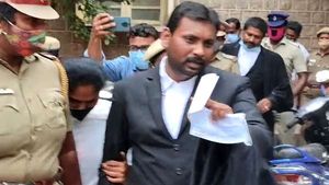 ரூ 10 லட்சம் பணம் பறித்த விவகாரம்.. மதுரை இன்ஸ்பெக்டர் வசந்தி சிக்கியது எப்படி.. பரபரப்பு தகவல்கள் 