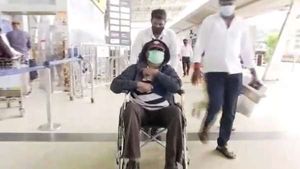 துபாய் சென்ற கேப்டன்.. உள்ளாட்சி தேர்தலில் உங்கள் குரல் கம்பீரமாக ஒலிக்கணும்.. தொண்டர்கள் வாழ்த்து 
