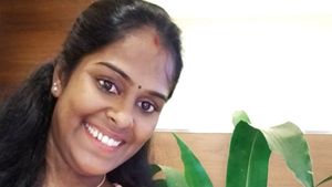  எனது சேனலை முடக்குறீங்களா..  தீக்குளிப்பேன்..  நூறு பேருடன் 'அதுக்கு' தயார்..   ரவுடி பேபி சூர்யா 