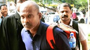 மிரட்டுறாங்க சார்.. திடீரென வந்த மர்ம கால்..போலீசிடம் புட்டுபுட்டு வைத்த சயான் - ஸ்பெஷல் பாதுகாப்பு 