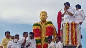 அன்று நிழலாக.. மூளையாக.. இன்று சிலையாக...தம்பி ராமஜெயத்தை நினைத்து கண் கலங்கிய அமைச்சர் கே.என்.நேரு 