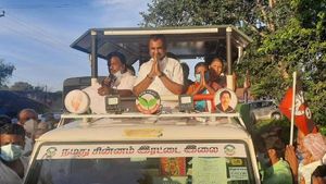 தேர்தல் பணியில் அசுர வேகம்... ராணிப்பேட்டையை கலக்கும் எஸ்.பி.வேலுமணி டீம்..! 