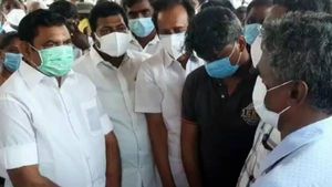 நீட் தேர்வு: இப்படி அவசரப்பட்டுட்டாரே.. மாணவரின் உடலுக்கு அஞ்சலி செலுத்திய எடப்பாடி பழனிச்சாமி 
