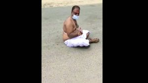 உங்க குடும்பமே நாசமா போகும்.. போலீசுக்கு நடுரோட்டில் உருண்டபடி சாபமிட்ட சாமியார்..ஷாக்