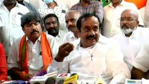 விடுமுறைகள் நாட்களில் மசூதி, சர்ச் திறப்பா? ஹெச். ராஜா பேட்டியை வறுத்தெடுக்கும் நெட்டிசன்கள் 