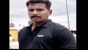  அன்பு மகளுடன் 10 நிமிடம் விளையாட நேரம் இல்லை.. மூச்சு நின்றுவிடும்..  எஸ்ஐ ஆடியோ உருக்கமான பின்னணி 