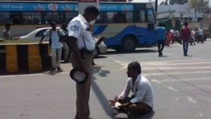 நடுரோட்டில் உட்கார்ந்த 90ஸ் கிட்ஸ்..  அவர் அடம் பிடித்த விஷயத்தை கேட்டு மிரண்ட தர்மபுரி போலீஸ் 